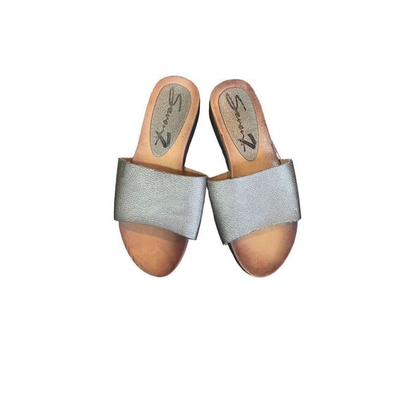 NWT Metallic/Silver Seven7 For All Mankind Slide-On Sandals (8) - Picture 1 of 4